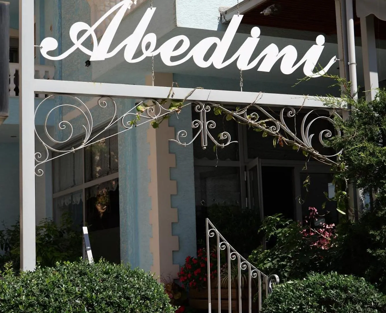 ***  Hotel Abedini Sarandë Albânia